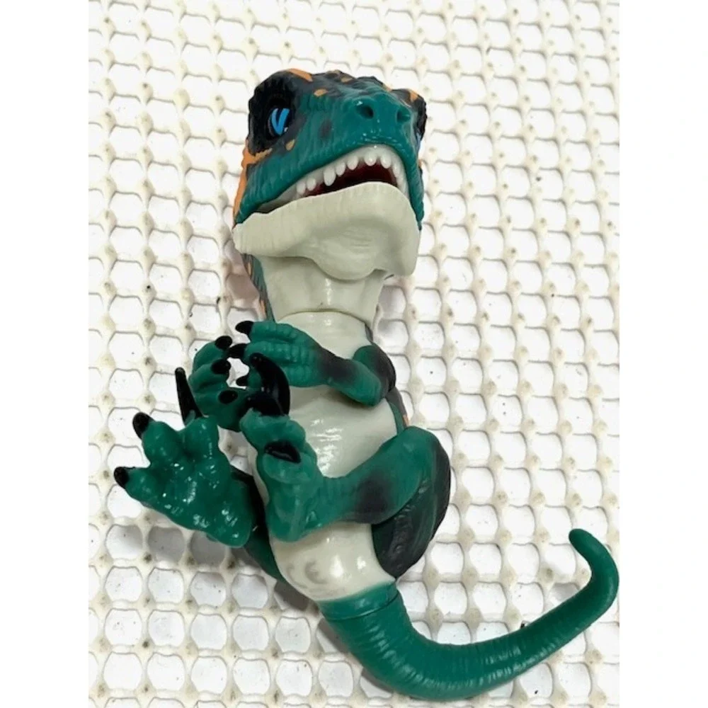 Wow‎ Wee SCRATCH Untamed Fingerlings Raptor Dinosaur T-Rex
